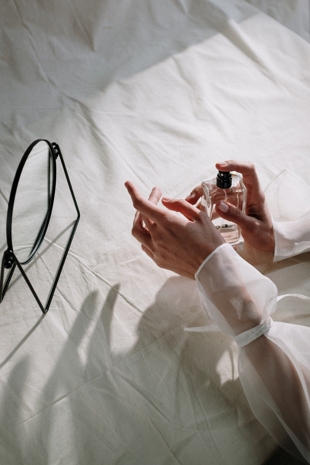 The Art of Fragrance: Understanding Perfume Notes and Ingredients - LES VIDES ANGES