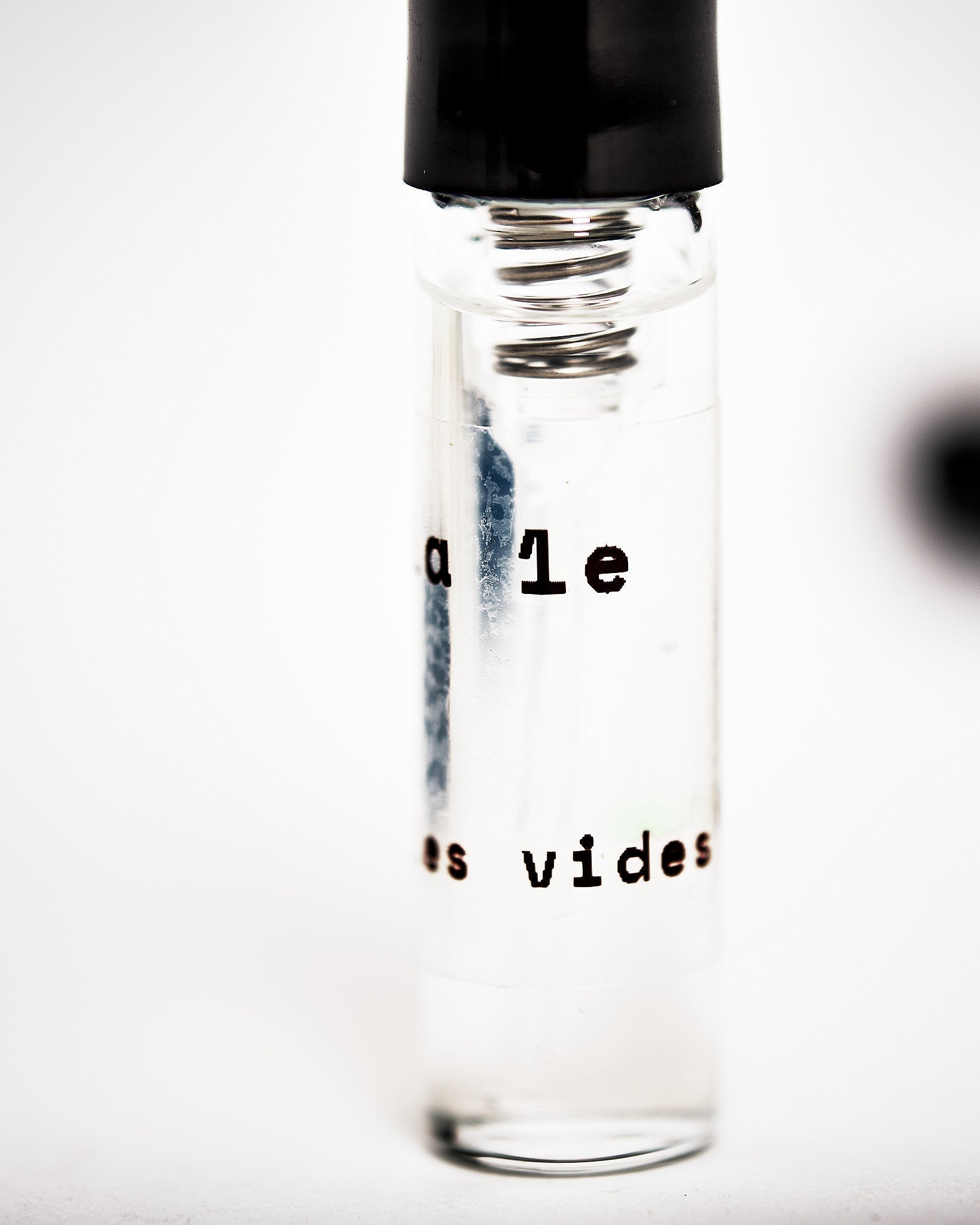 The Best Niche Fragrance Discovery Sets in Canada (And Why You Should Try One Before You Commit) - LES VIDES ANGES